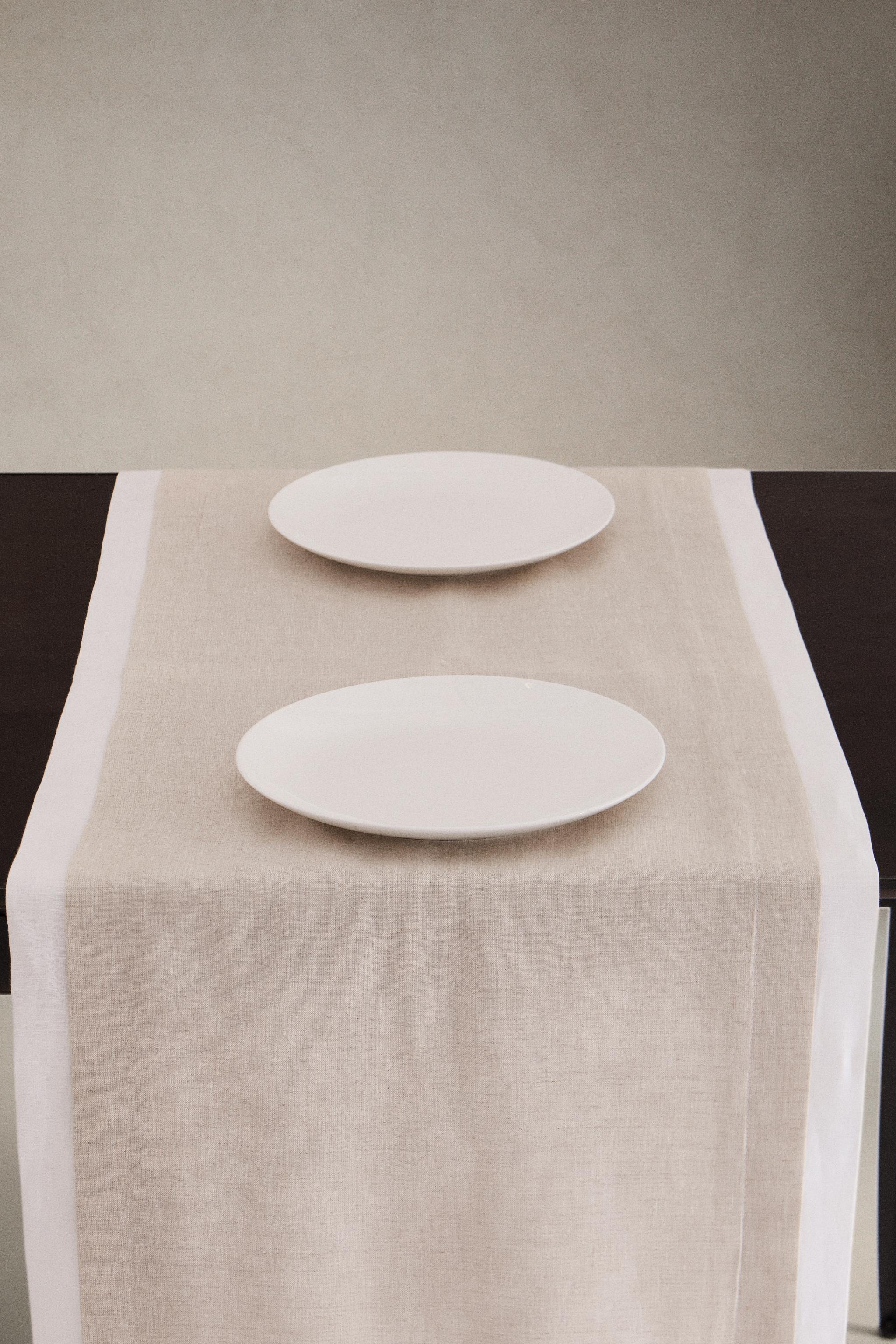 DOUBLE-LAYER LINEN TABLE RUNNER